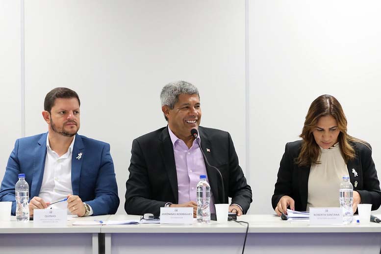 Presidente da União dos Municípios da Bahia (UPB) e prefeito de Belo Campo, José Henrique Tigre, Quinho, Governador Jerônimo Rodrigues, Secretária Estadual da Saúde, Roberta Santana.  Fotos: Mateus Pereira/GOVBA.