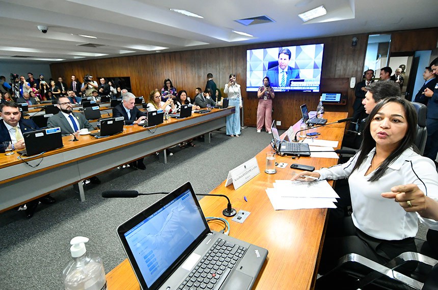 A relatora da comissão mista, senadora Eliziane Gama, em uma das oitivas, em setembro, Foto Geraldo Magela Agência Senado