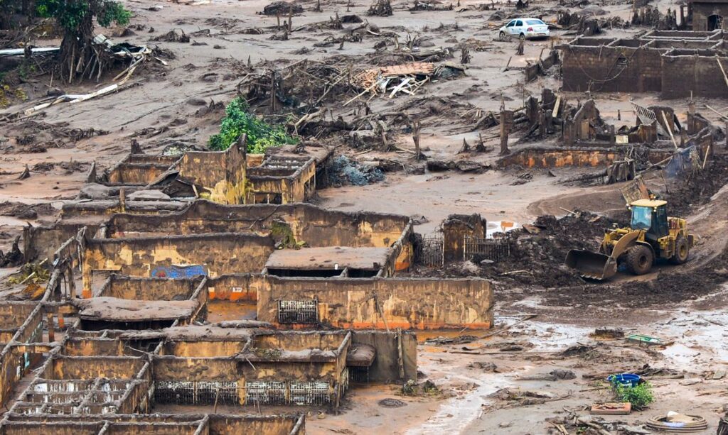 Área afetada pelo rompimento de barragem no distrito de Bento Rodrigues, zona rural de Mariana, em Minas Gerais Foto: Antonio Cruz/ Agência Brasil 