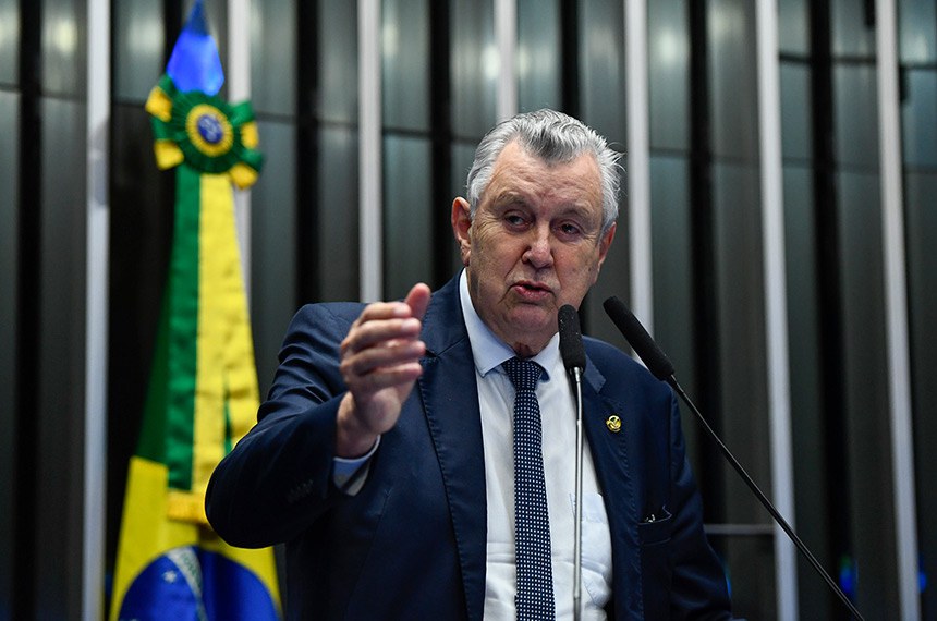 O senador Luis Carlos Heinze (PP-RS) apresentou emenda para suprimir a alteração na multa.