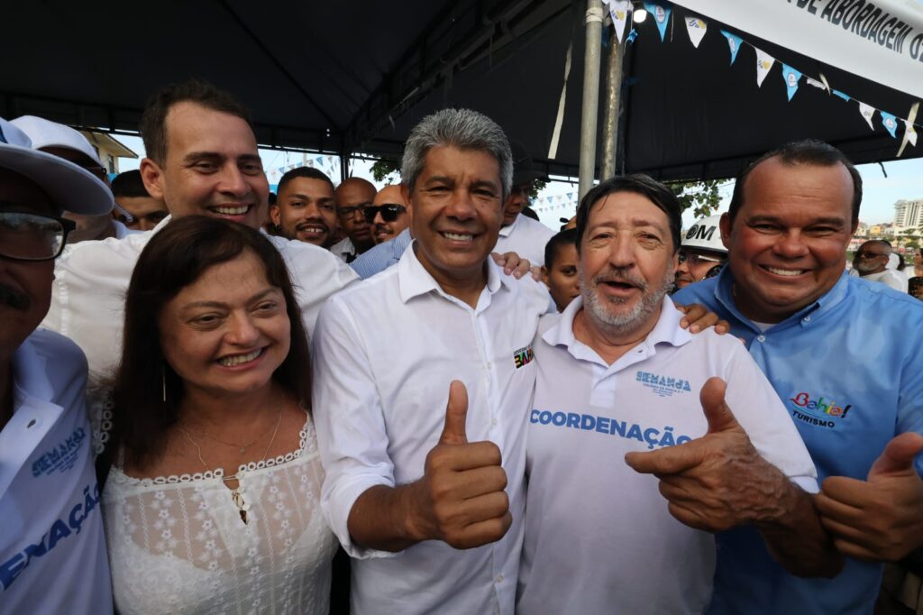 Governador participa da festa de Iemanjá e faz pedido pela paz