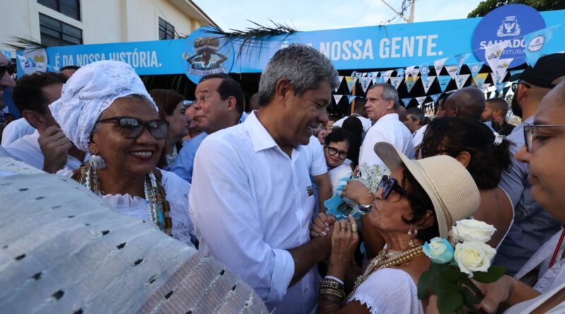 Governador participa da festa de Iemanjá e faz pedido pela paz