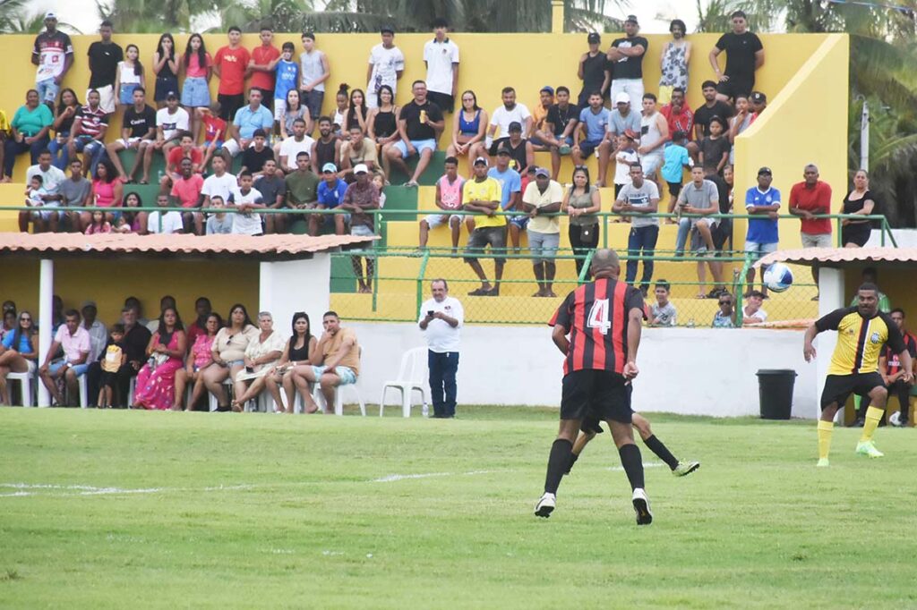 Última participação de Madson em campo, torcedores assistindo.