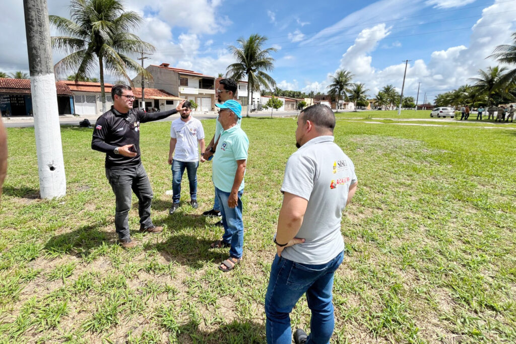 Av. Saturnino de Menezes sendo averiguada para a construção do equipamento.