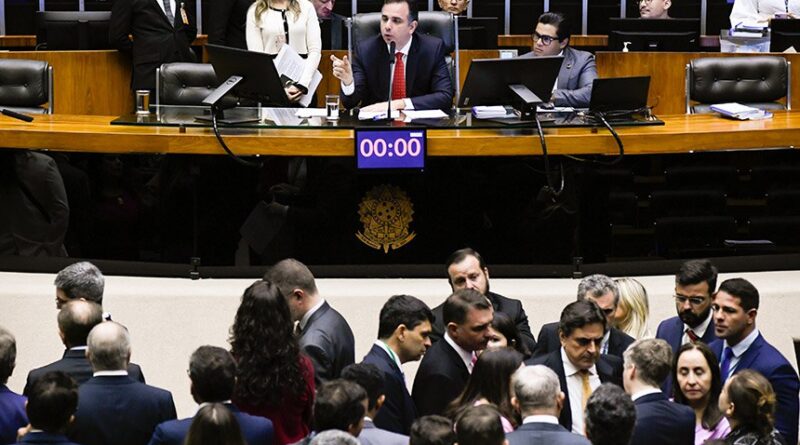 O senador Rodrigo Pacheco comanda a sessão do Congresso desta quarta. Foto: Jefferson Rudy/Agência Senado.