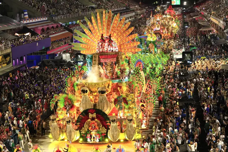 Carnaval do Rio de Janeiro faz da cidade a que mais recebe turistas estrangeiros no Brasil - Marco Terranova/Riotur.
