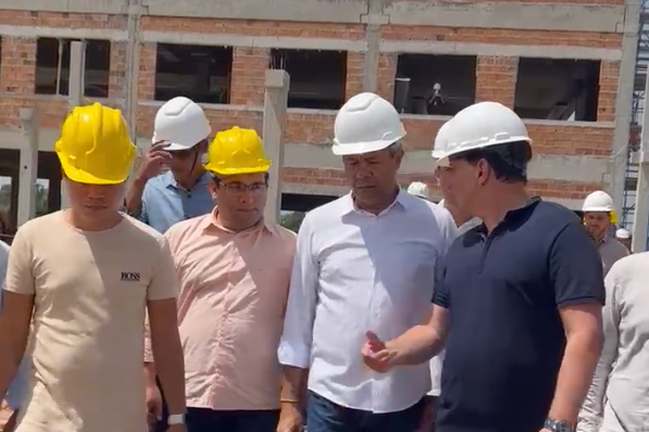 O governador da Bahia, Jerônimo Rodrigues, visitou ontem (3) as obras do novo Hospital Regional Dantas Bião em Alagoinhas.