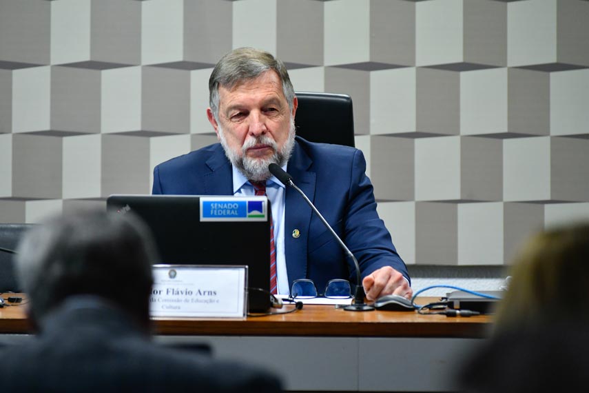 Flávio Arns defende mobilização da sociedade para exigir cumprimento das leis,Foto:Geraldo Magela/Agência Senado
