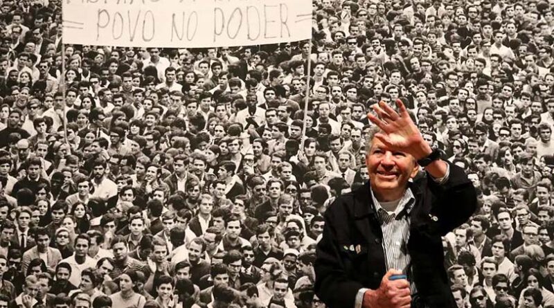 Morre o fotógrafo Evandro Teixeira, autor de fotos históricas do país;Com mais de 70 anos no fotojornalismo, ele foi referência na profissão Foto: Tania Rego, Agência Brasil.