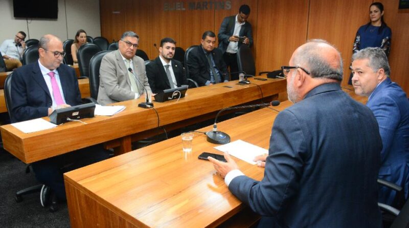 Proposta apresentada pelo deputado Hassan (PP) foi aprovada por unanimidade na Comissão de Saúde. Foto: Juliana Andrade/Agência ALBA.