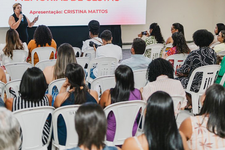 Secretária de Educação, Cultura, Esporte e Lazer de Acajutiba, Prof.ª Cristina Mattos.