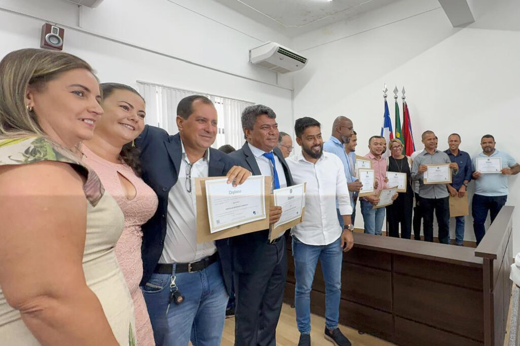 Anísio Madeirol prefeito e Dodó Das Poças, vice-prefeito, com os vereadores eleitos do Conde.