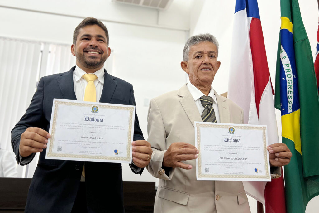 Jadiel Souza, prefeito e o vice (Zé de Dodô) de Acajutiba.