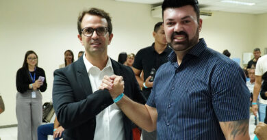 Vice-presidente Hugo de Leônidas (PP), prefeito de Inhambupe, e Leandro Dantas (PSD) prefeito de Crisópolis.