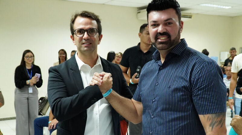 Vice-presidente Hugo de Leônidas (PP), prefeito de Inhambupe, e Leandro Dantas (PSD) prefeito de Crisópolis.