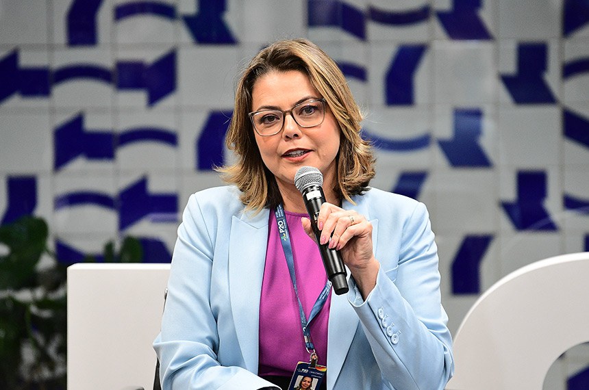 Líder da Bancada Feminina, Leila Barros participou do P20, reunião de parlamentares de países do G20
Pedro França/Agência Senado.
