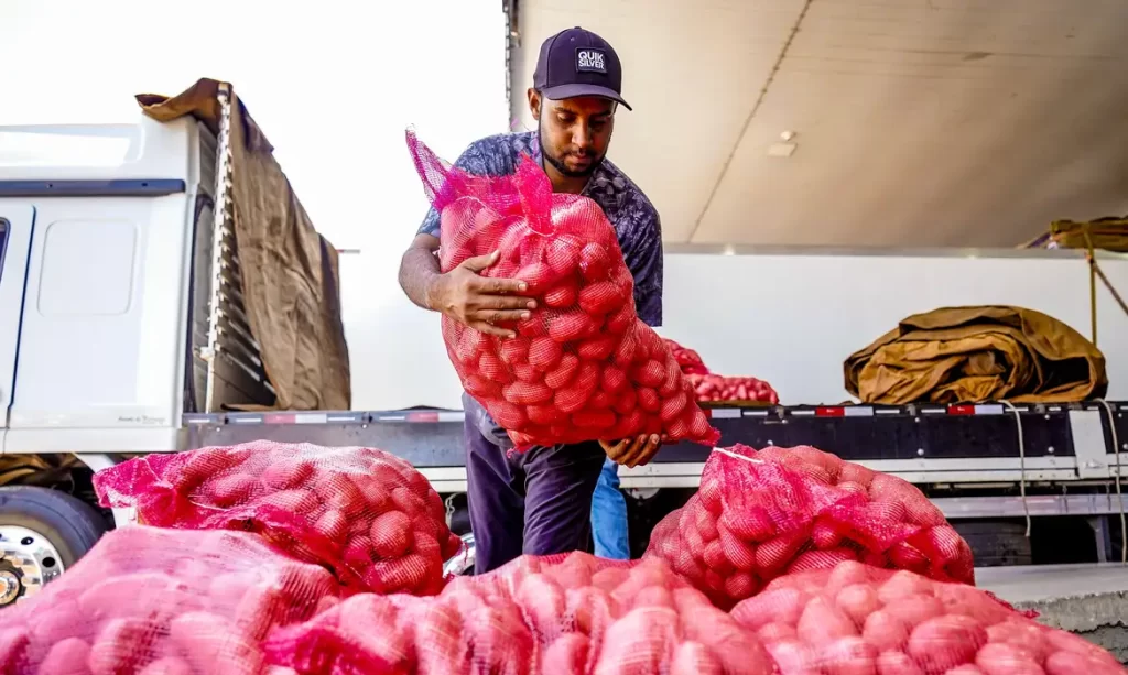 Essa alta se deve, segundo a Conab, à “certa concentração de oferta em Minas Gerais, pois Bahia e Goiás enviaram menores quantidades ao mercado”.