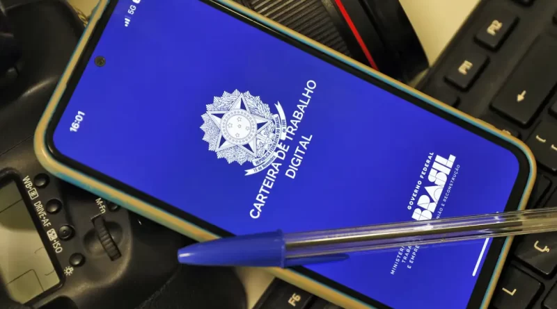Brasil registrou 71,5 mil postos formais de trabalho em março.© Valter CampanatoAgência Brasil L
