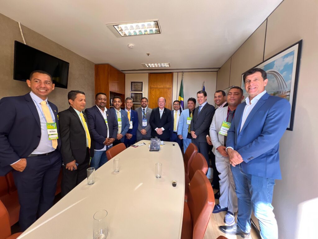 No gabinete do Deputado Federal João Leão.