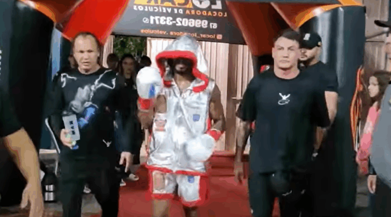 Teve acajutibense massacrando e se profissionalizando no Pantanal Fight Championship com desempenho avassalador