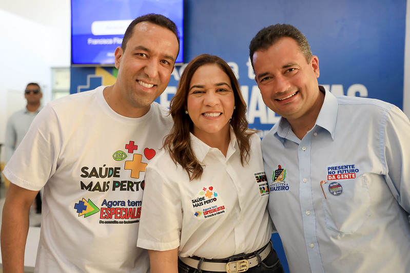 Na foto: O secretário municipal de Saúde Helder Coutinho, a secretária estadual de Saúde Roberta Santana e o prefeito Andrei Gonçalves.