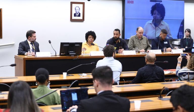 Representantes da indústria debateram com deputados a nova tarifa anunciada pelos EUA.Foto Vinicius Loures/Câmara dos Deputados.