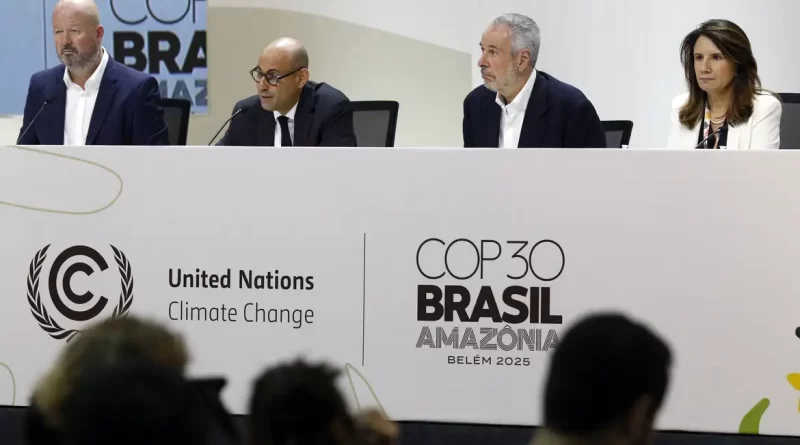 O presidente da COP30, embaixador André Corrêa do Lago, fala durante a cerimônia de abertura da COP30. Conferência das Partes da Convenção-Quaadro das Nações Unidas sobre a Mudança do Clima, na COP30. Foto: Bruno Peres/Agência Brasil