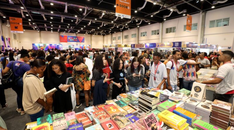 GOVERNO DA BAHIA CELEBRA A DIVERSIDADE LITERÁRIA NA BIENAL DO LIVRO 2026