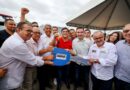 VITOR BONFIM ANUNCIA R$ 200 MILHÕES EM SANEAMENTO E ENTREGA VAN TFD EM BRUMADO