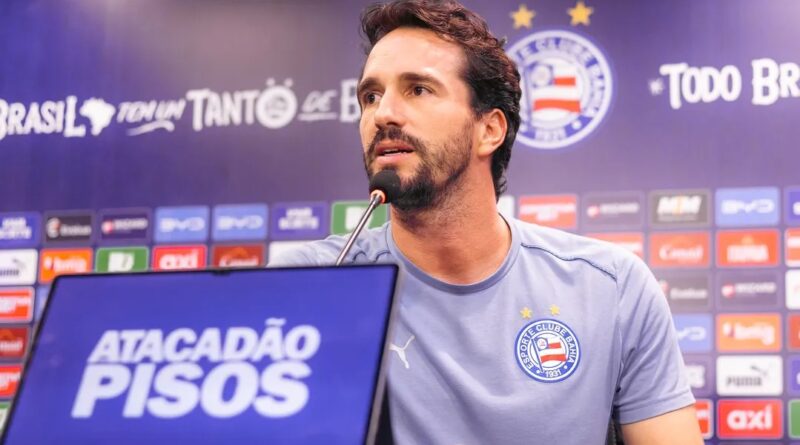 CHARLES HEMBERT APONTA GRAMADO IRREGULAR E CHUVA COMO OBSTÁCULOS PARA O BAHIA