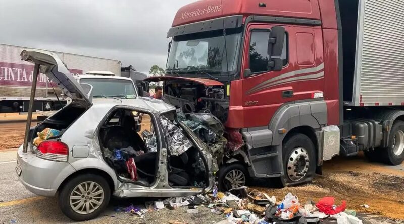 TRAGÉDIA NA BR-251: SEIS MEMBROS DE UMA MESMA FAMÍLIA MORREM EM COLISÃO FRONTAL NO NORTE DE MINAS