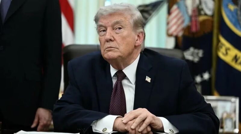 APÓS TIROS, DONALD TRUMP É RETIRADO ÀS PRESSAS DE JANTAR