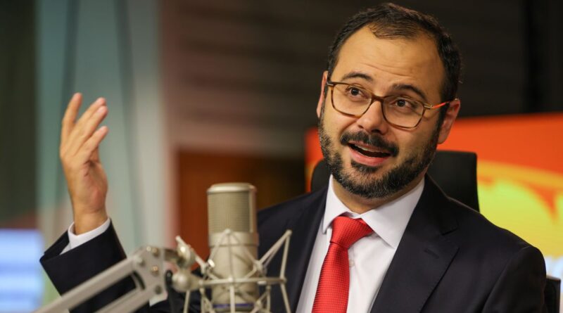 MINISTRO DEFENDE QUE REDUÇÃO DA JORNADA IMPULSIONARÁ EMPREENDEDORISMO NO BRASIL