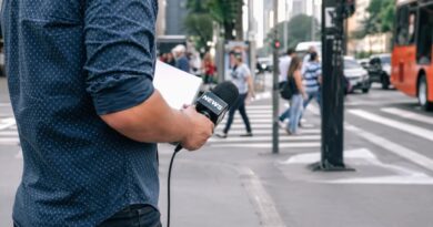 DIA INTERNACIONAL DA LIBERDADE DE IMPRENSA: ALERTAS GLOBAIS SOBRE CENSURA, INTIMIDAÇÕES E VIOLÊNCIA CONTRA JORNALISTAS