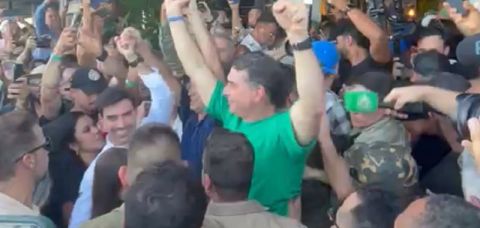 FLÁVIO BOLSONARO RECEBIDO POR MULTIDÃO NA BAHIA FARM SHOW Primeira visita de Flávio Bolsonaro à Bahia após anunciar sua pré-candidatura ao Palácio do Planalto