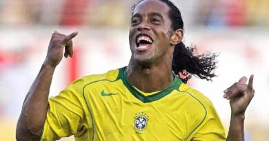 FUTEBOL: RONALDINHO GAÚCHO RETORNA AO FUTEBOL EM CLUBE ITALIANO