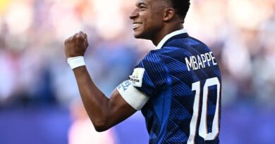 FRANÇA SUPERA RETRANCA PARAGUAIA E AVANÇA COM GOL DE PÊNALTI