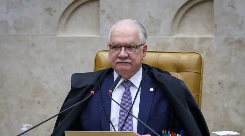 FACHIN SUSPENDE AFASTAMENTO DE DIRETORES DA PF E CRITICA CONFLITO DE DECISÕES NO STF