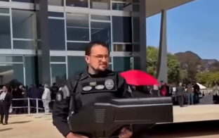 POLÍCIA JUDICIÁRIA DERRUBA DRONE EM FRENTE AO STF DURANTE SESSÃO